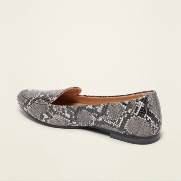 OLD NAVY Faux-Leather Pointy-Toe Loafers - Picture 2 of 3